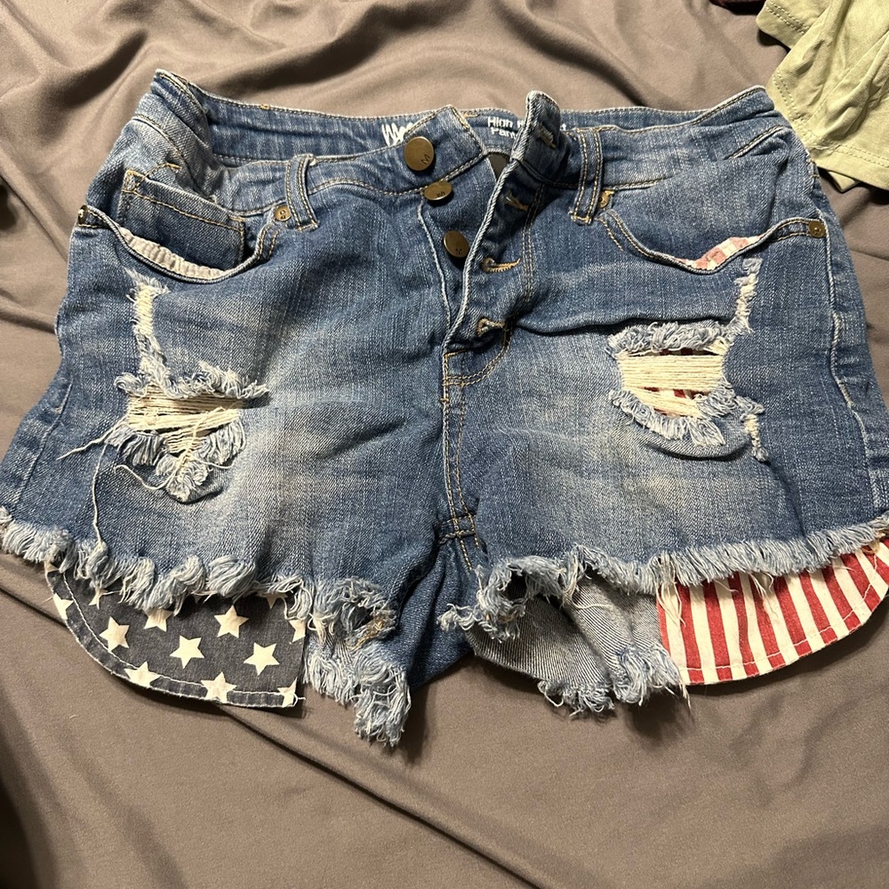 size 6/28 slightly used super stretchy american flag denim shorts